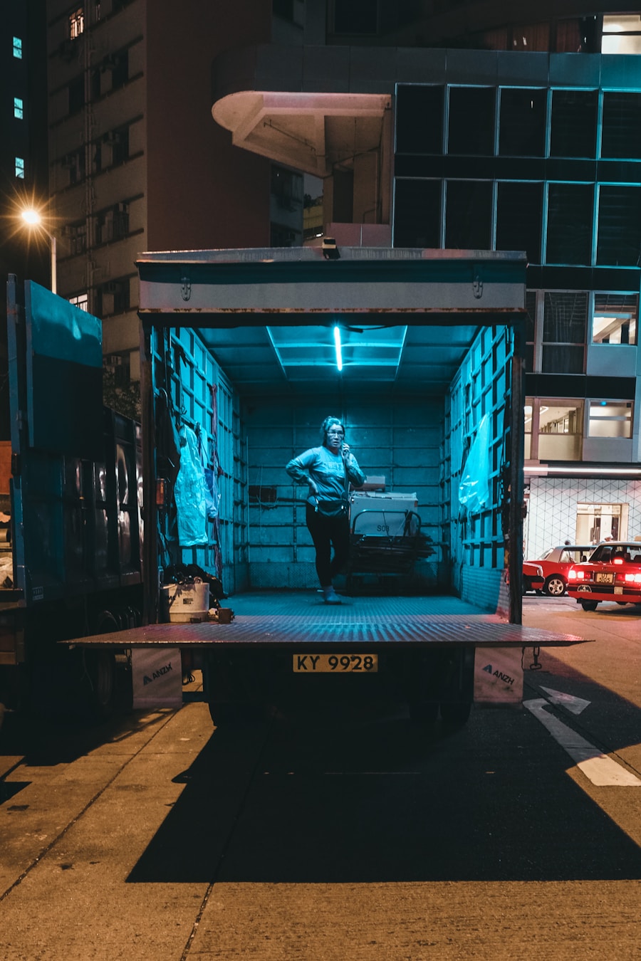 Photo "More Than Muscle: Discover the Diverse Roles in the Moving Industry"